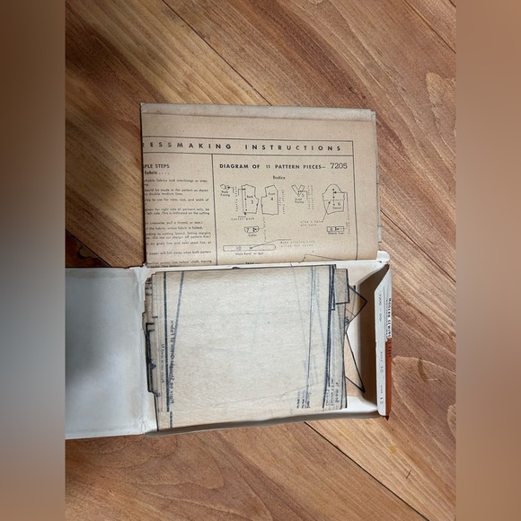 1950s Vintage Butterick Printed Pattern dress Illustrations. Size 12. - Picture 5 of 5